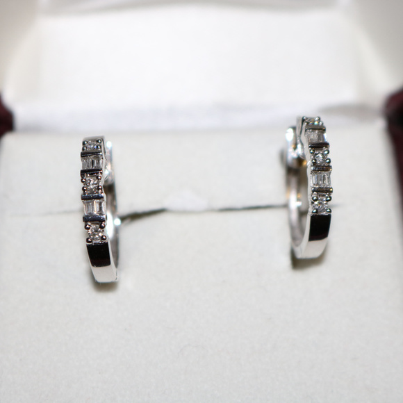 Beautiful Diamond Earrings - Picture 7 of 7